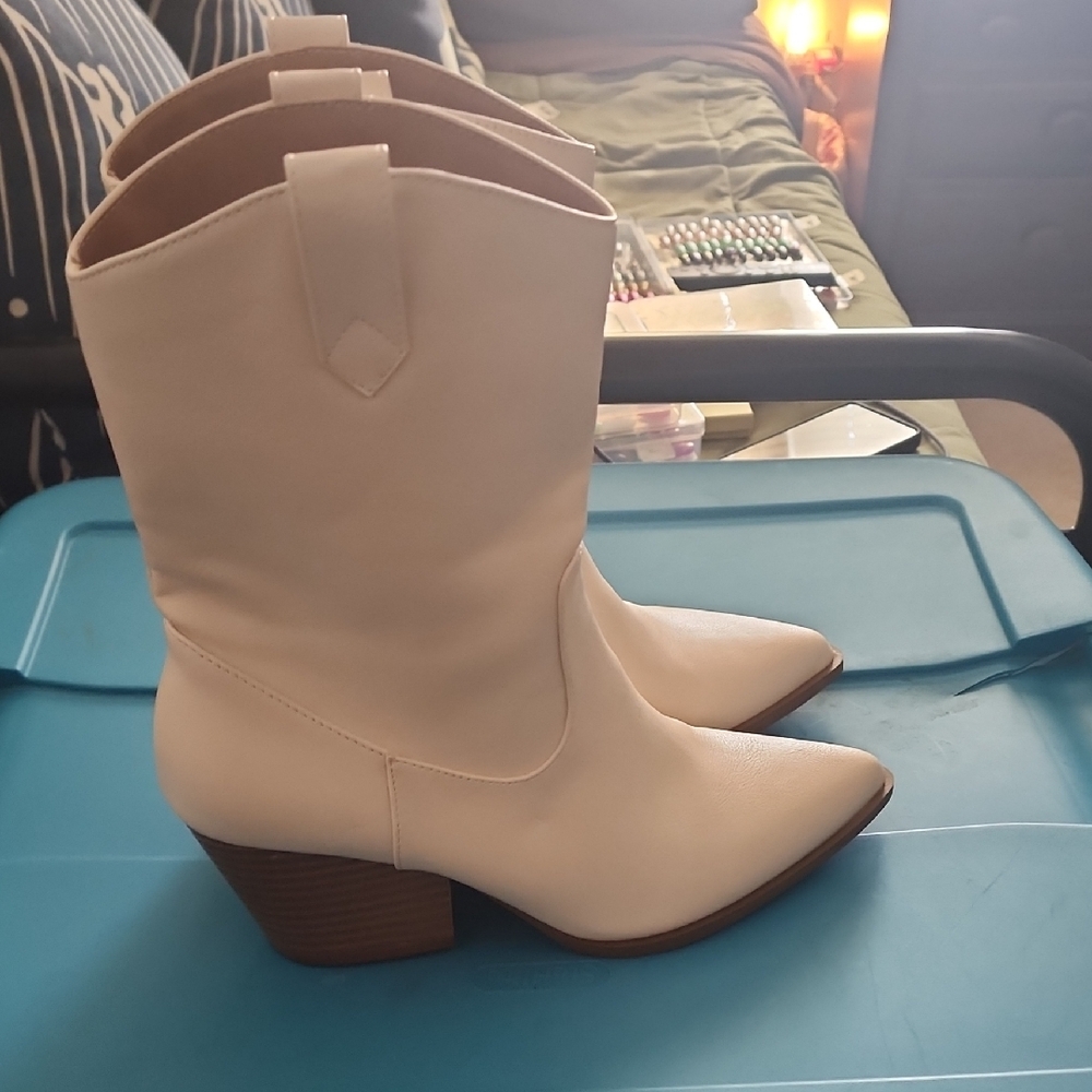 Women's Cream Western Boots